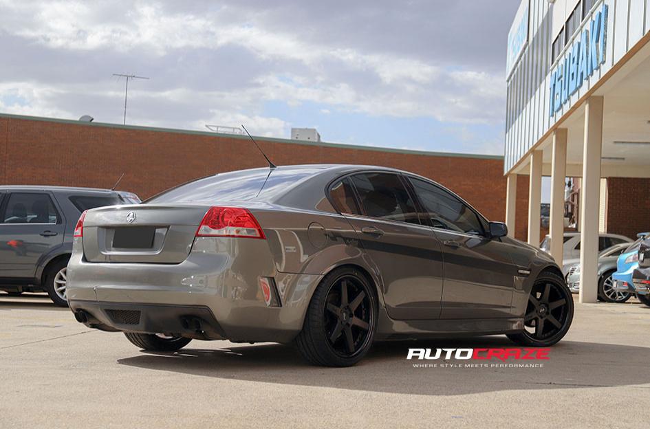 HOLDEN-COMMODORE-ALTAIR-MATTE-BLACK-WITH-GLOSS-BLACK-LIP